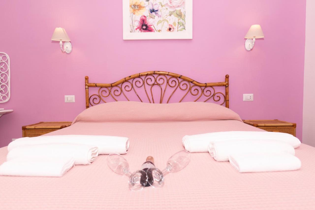 ホテル Violetta リド・ディ・オスティア エクステリア 写真